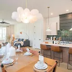 Holiday home 4 Bdr For 12 W Rooftop Deck & Firepit