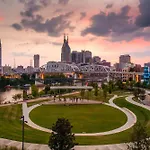 Chic Townhome In Trendy East Nash