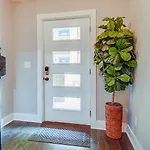 Couple Townhome Getaway Near East Holiday home Nashville