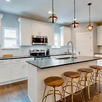 Couple Townhome Getaway Near East Holiday home *