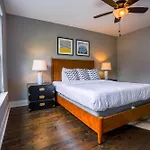 Side By Side Townhomes In East Holiday home *