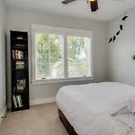 Holiday home Private Backyard - Near Bicentennial Park *