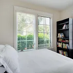 Private Backyard - Near Bicentennial Park Holiday home