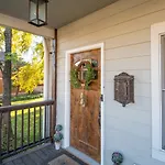 Holiday home Perfect For Groups - Fenced-in Yard Pet Friendly *