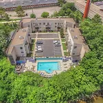 Riverfront Condo Minutes From Broadway