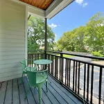 Dual - 1 Mile From Dt Nash & Farmers Market Holiday home