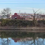 Riverfront In Dt Holiday home *