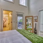 Beautiful Balcony Sleeps 12 4 Miles From Broadway Holiday home Nashville
