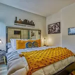 Holiday home Beautiful Balcony Sleeps 12 4 Miles From Broadway *