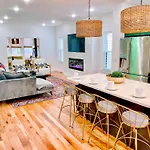 Glamorous 3 Bdr In East - Pet Friendly Holiday home *