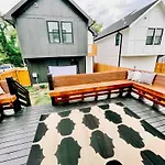 Holiday home Glamorous 3 Bdr In East - Pet Friendly *