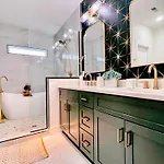 Holiday home Glamorous 3 Bdr In East - Pet Friendly