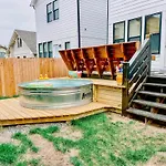 Glamorous 3 Bdr In East - Pet Friendly Holiday home