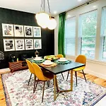 Glamorous 3 Bdr In East - Pet Friendly Holiday home *