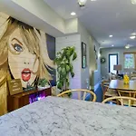 Luxury 3 Bed Close To Downtown