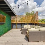 Luxury 3 Bed Close To Downtown Holiday home