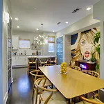Luxury 3 Bed Close To Downtown Holiday home *
