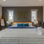Luxury 3 Bed Close To Downtown *