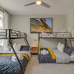 Luxury 3 Bed Close To Downtown Holiday home