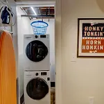 The 1865 Honky Tonk Chic And Luxurious Holiday home