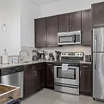 Chic And Modern West End Living Holiday home *