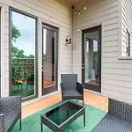 Pet-Friendly Abode With Balcony In East Nashville!