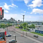 Penthouse City View Flat Modern Design With Balcony