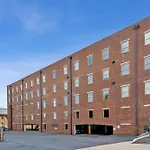 1 Bdr Loft Centrally Located In West End