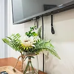 Holiday home 2 Bdr Riverfront Living In Downtown