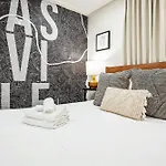 Holiday home 2 Bdr Riverfront Living In Downtown Nashville