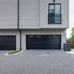 Dolly\'S Disco - Stylish 2 Bdr