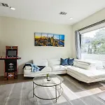 Trendy For 8 In Highly Walkable Neighborhood