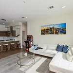 Trendy For 8 In Highly Walkable Neighborhood Holiday home
