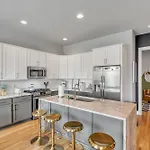 Holiday home Boho Townhome For 12 Close To Dt *
