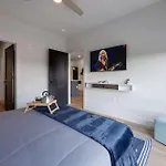 West End Getaway For 5 With Pool Holiday home Nashville