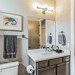 Holiday home Boho Townhome For 12 Close To Dt
