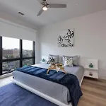 West End Getaway For 5 With Pool