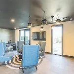 Gorgeous For 8 With Rooftop & Gym Near Dt *