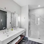 Gorgeous For 8 With Rooftop & Gym Near Dt