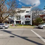 Oasis On 2Nd #301