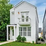 Downtown Oasis Sleeps 12 And 1 And A Half Miles To Broadway