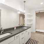 Charm Near Broadway In Walkable 8th Ave S Holiday home