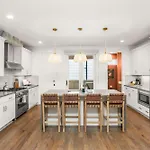 Charm Near Broadway In Walkable 8th Ave S Holiday home