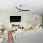 Holiday home Comedy Coffee & Hot Chicken Mins To Broadway Nashville
