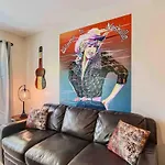 Winedown In Music Free Park Pool View Apartment