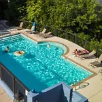 Winedown In Music Free Park Pool View *