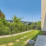 Winedown In Music Free Park Pool View Apartment
