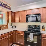 Apartment Winedown In Music Free Park Pool View *