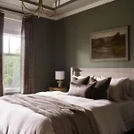 *new* East Luxe Townhouse, Sleeps 6 Holiday home *