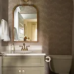 *new* East Luxe Townhouse, Sleeps 6 Holiday home